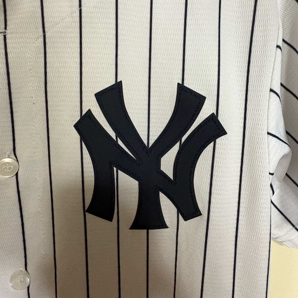 Genuine Merchandise MLB White Pinstripe Jersey - Picture 4 of 8